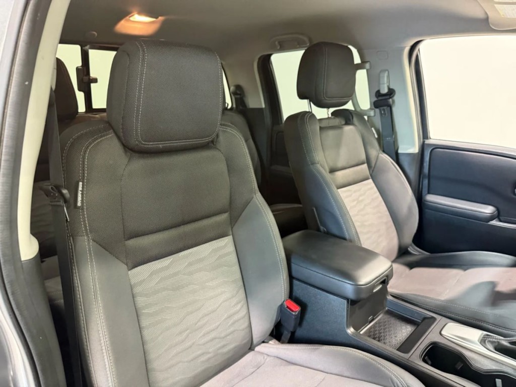 2024 Nissan Frontier Image 32