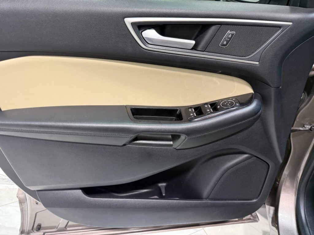 2019 Ford Edge Image 10