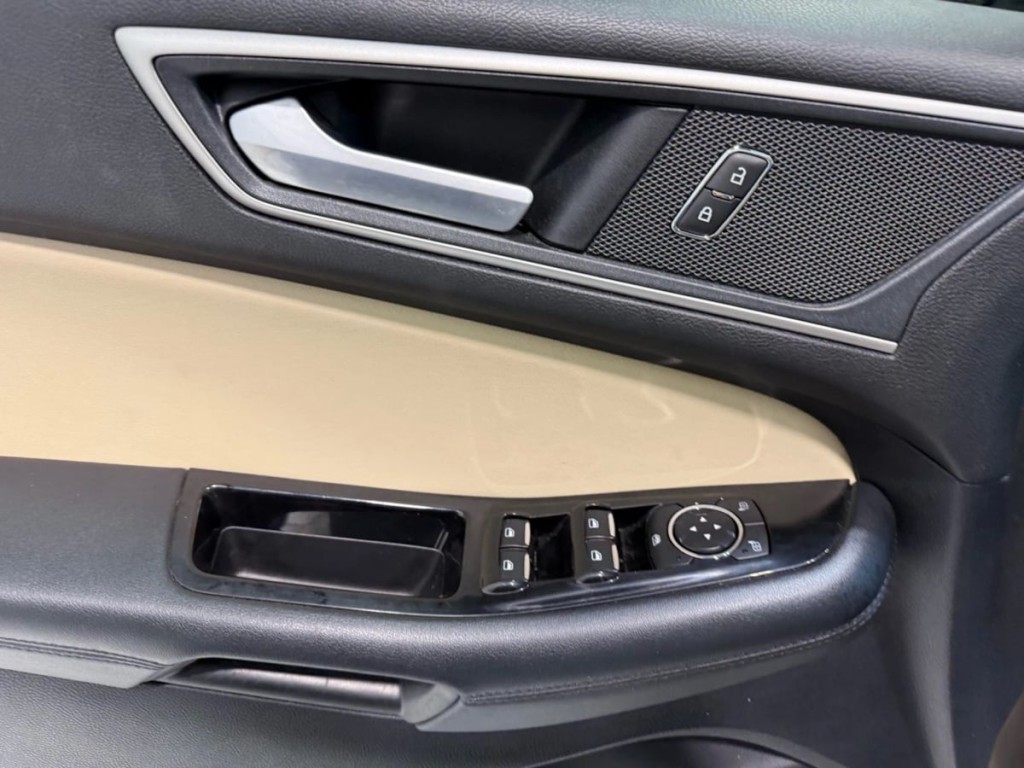 2019 Ford Edge Image 11
