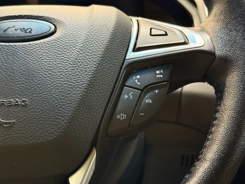 2019 Ford Edge Image 16