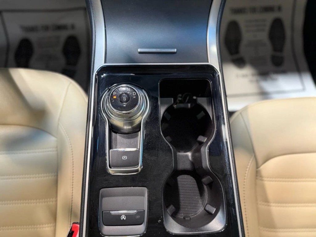 2019 Ford Edge Image 18
