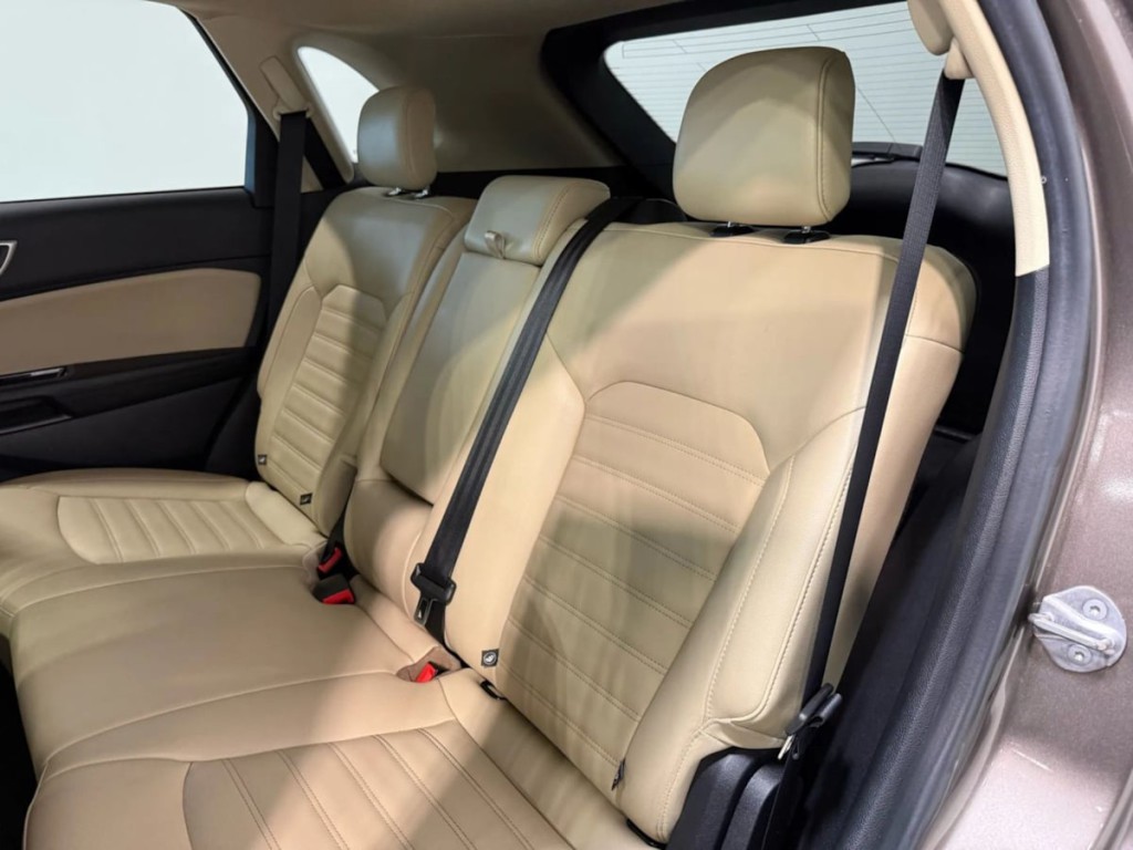 2019 Ford Edge Image 25