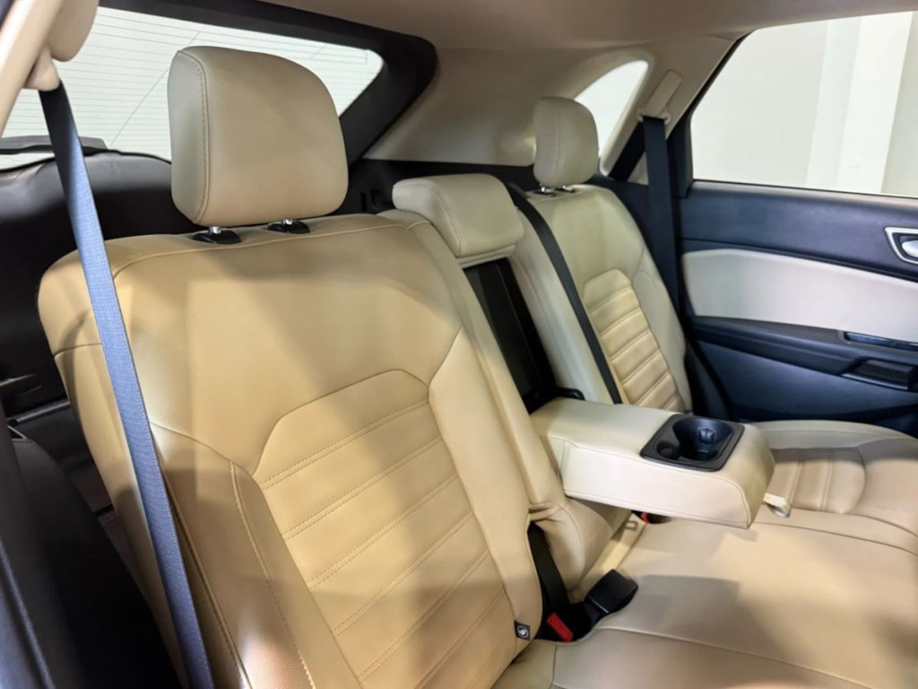 2019 Ford Edge Image 30