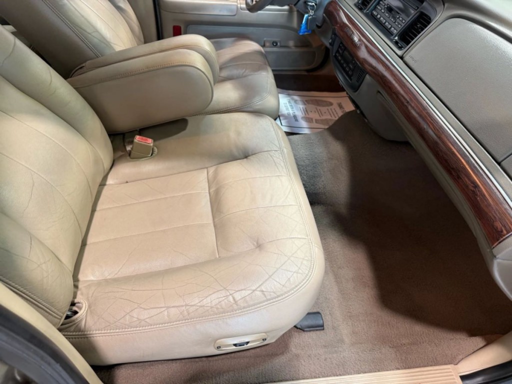 2003 Mercury Grand Marquis Image 25