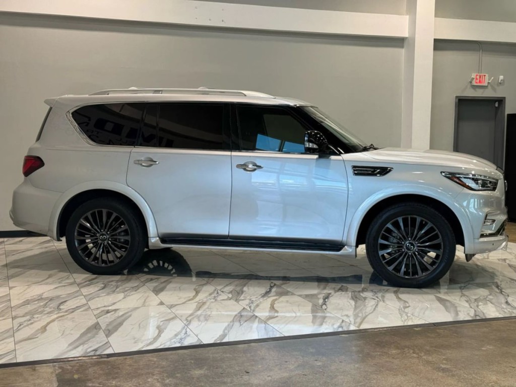 2021 INFINITI QX80 Image 5