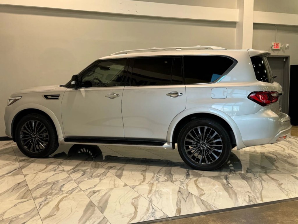 2021 INFINITI QX80 Image 9