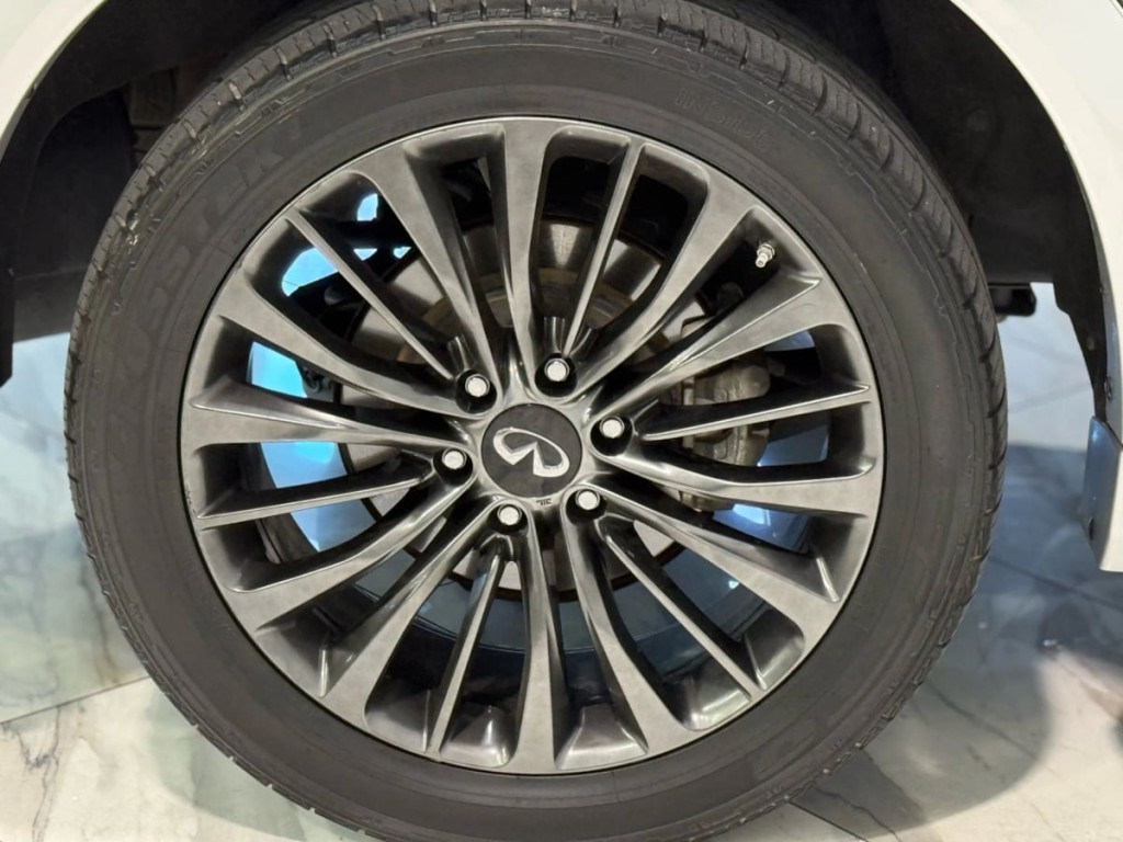 2021 INFINITI QX80 Image 41