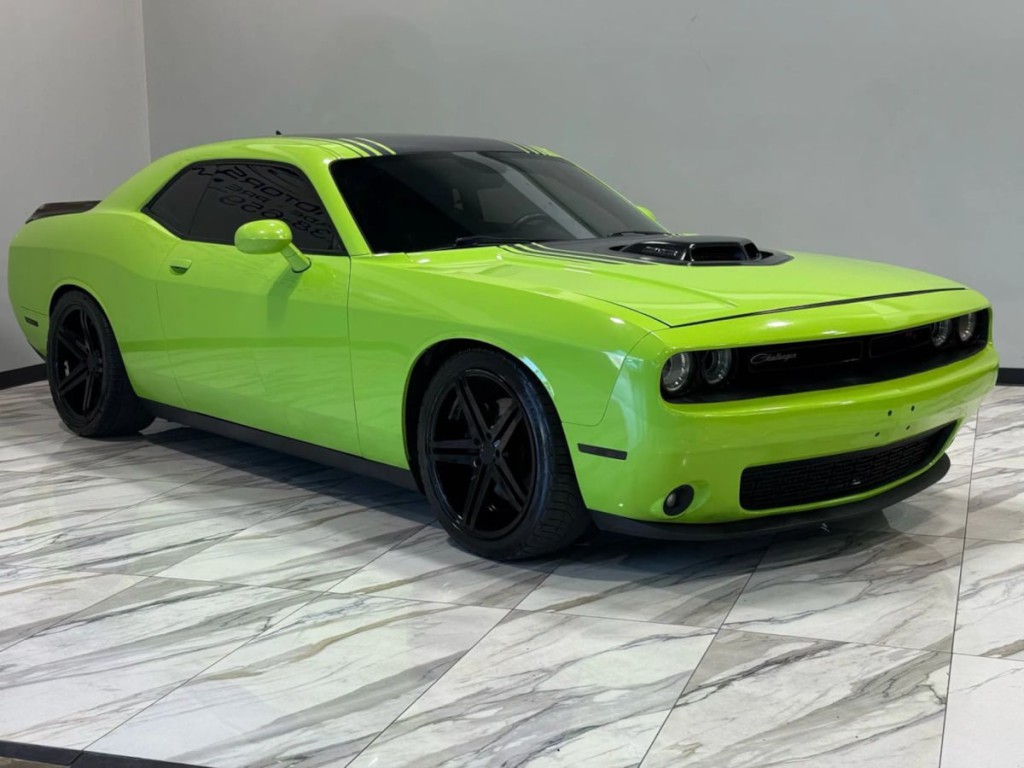 2015 Dodge Challenger Image 4