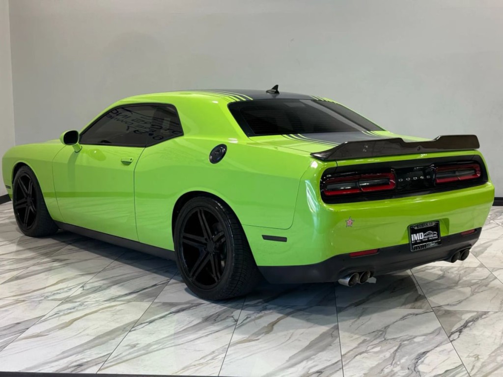 2015 Dodge Challenger Image 8