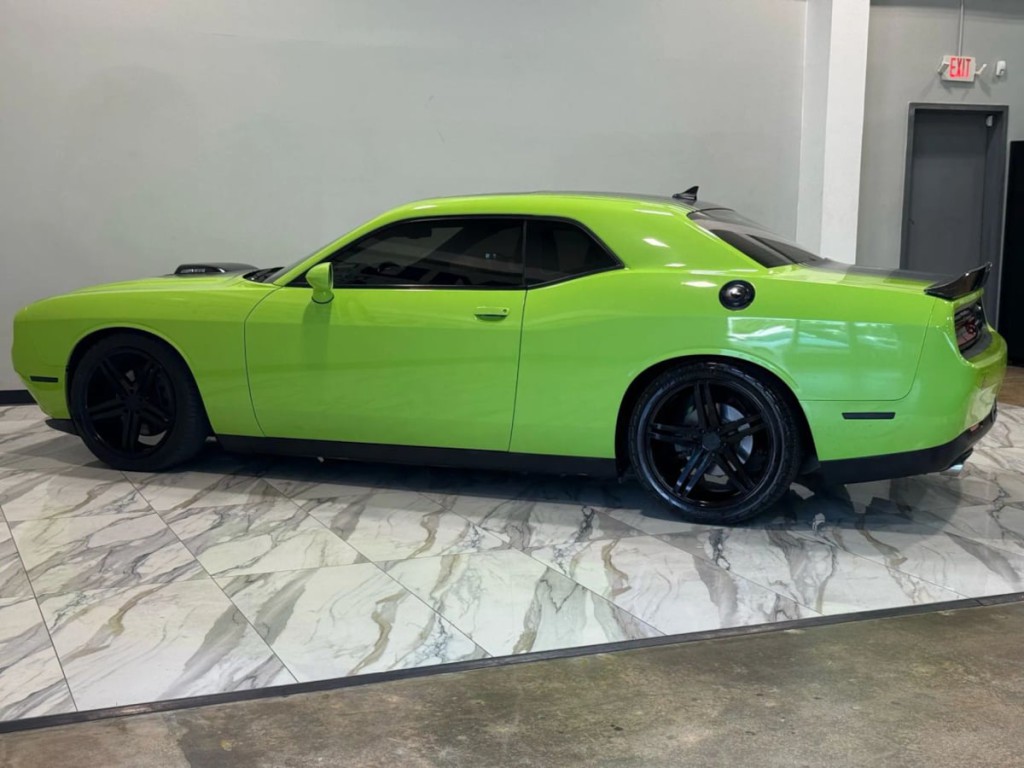 2015 Dodge Challenger Image 9