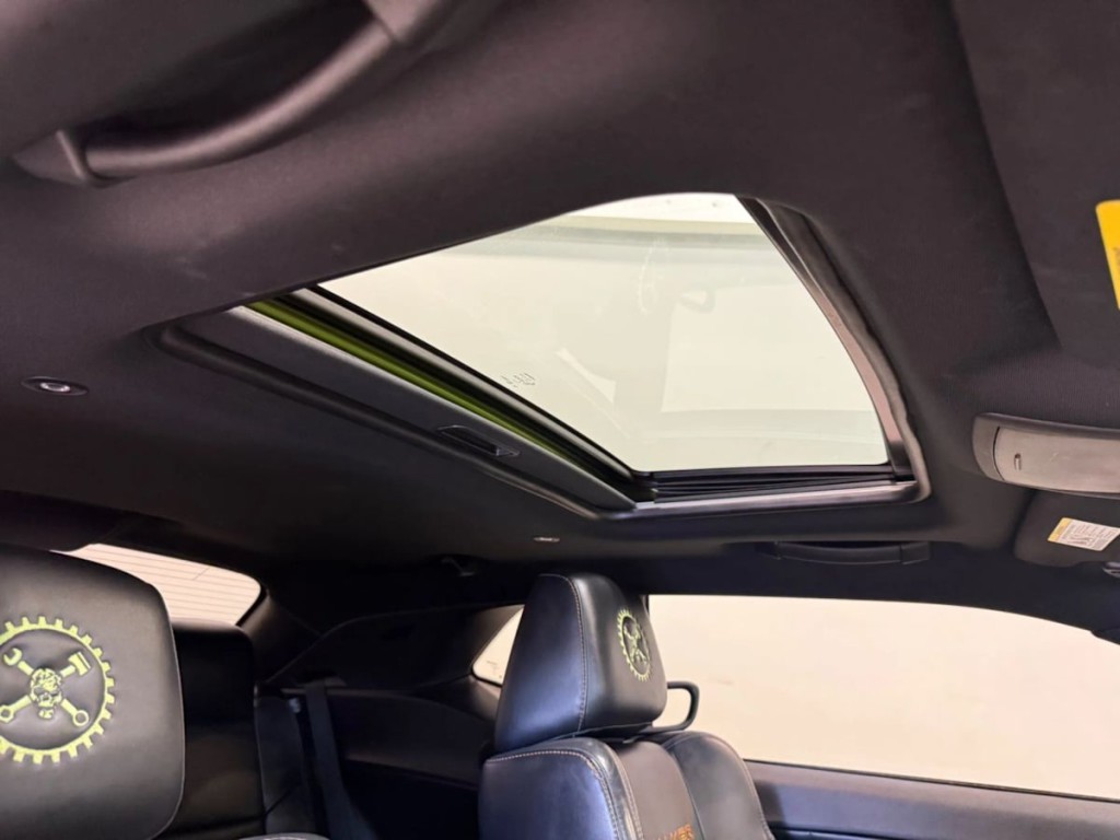 2015 Dodge Challenger Image 31