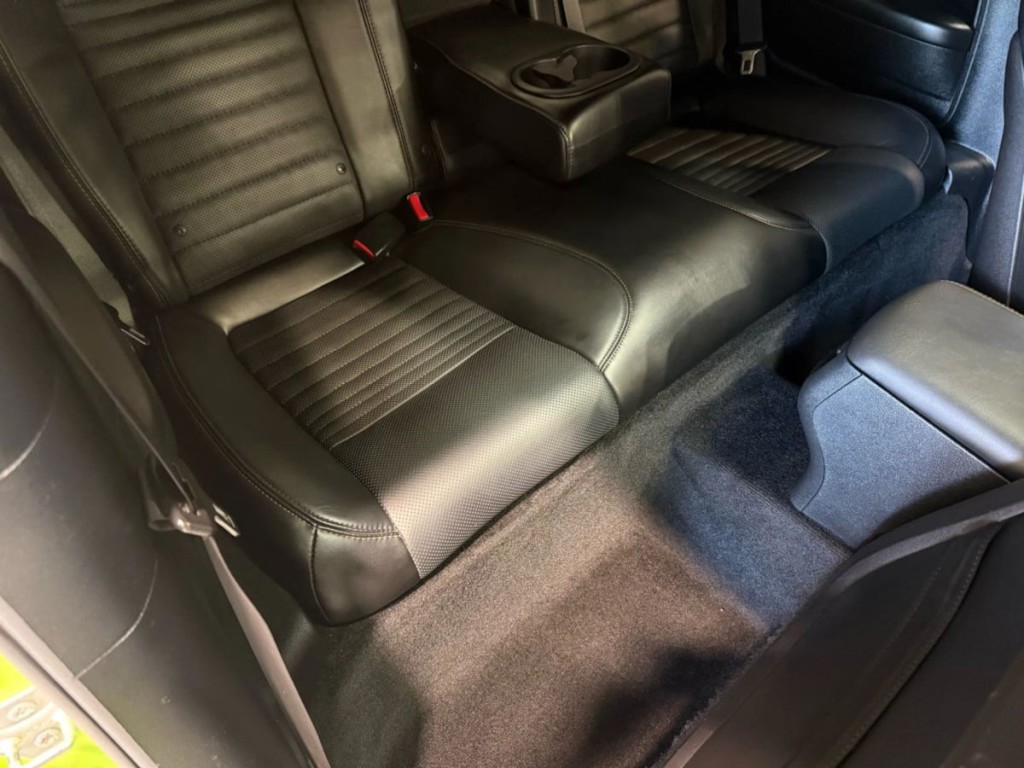 2015 Dodge Challenger Image 32