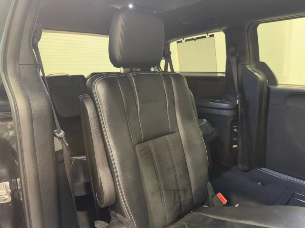 2016 Dodge Grand Caravan Image 25