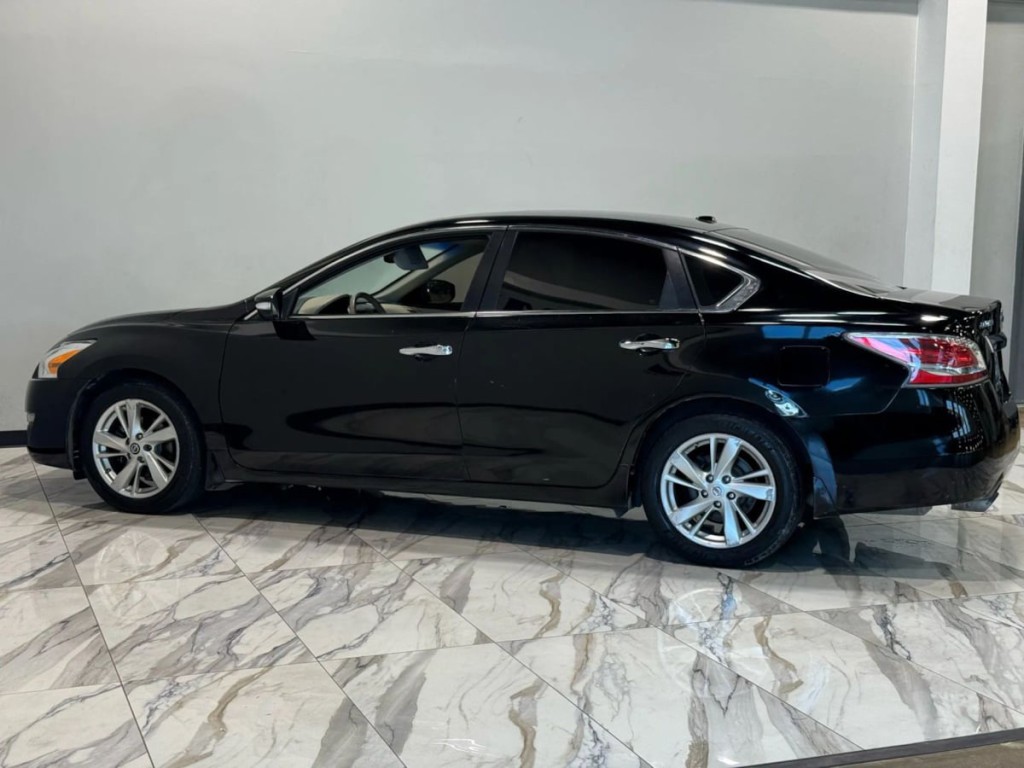 2015 Nissan Altima Image 9