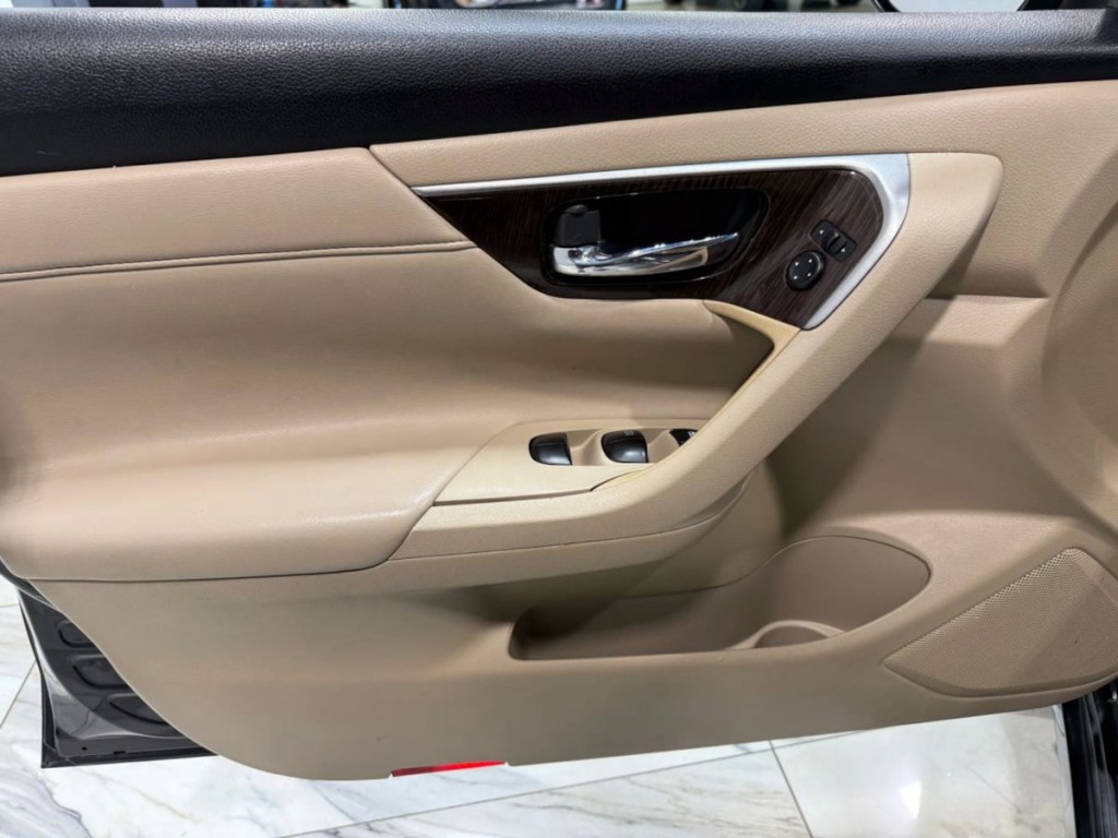 2015 Nissan Altima Image 10