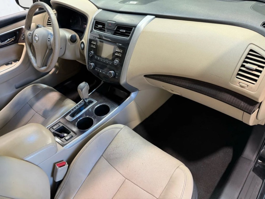 2015 Nissan Altima Image 26