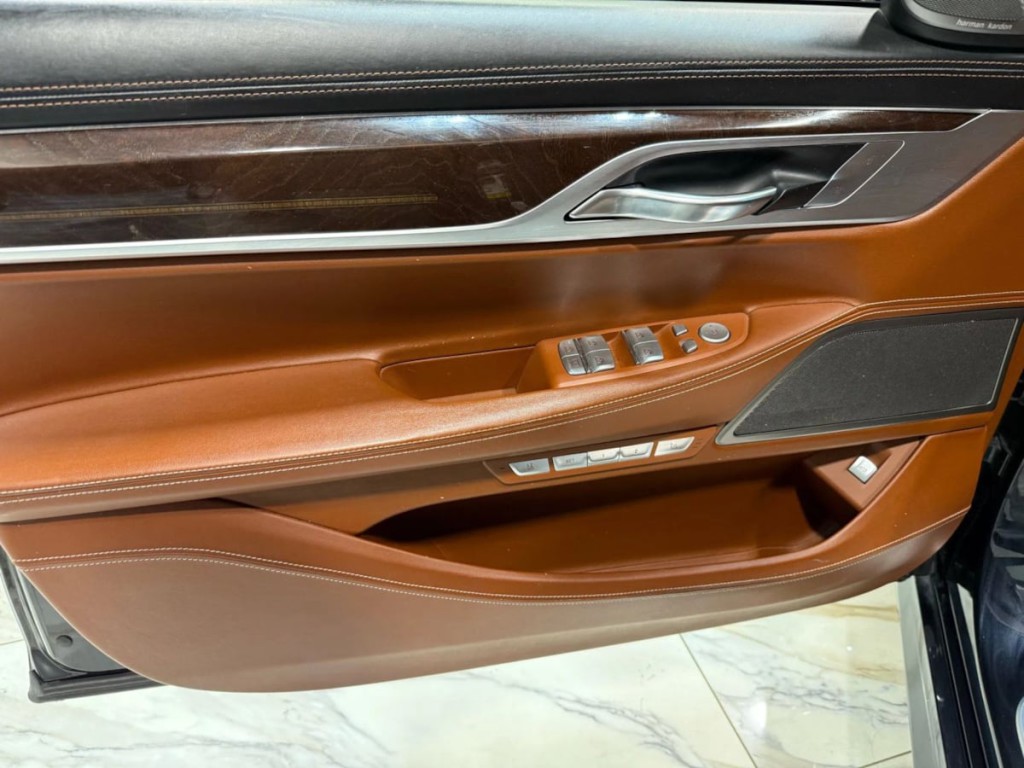 2018 BMW 7 Series Image 12