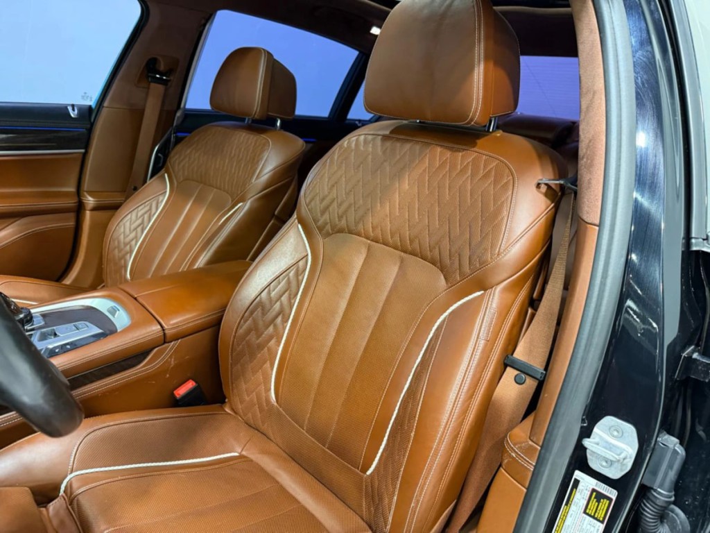 2018 BMW 7 Series Image 23