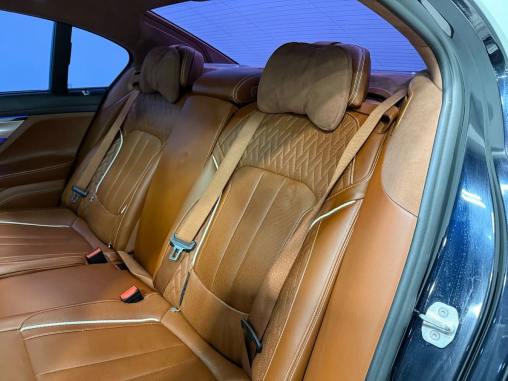 2018 BMW 7 Series Image 27