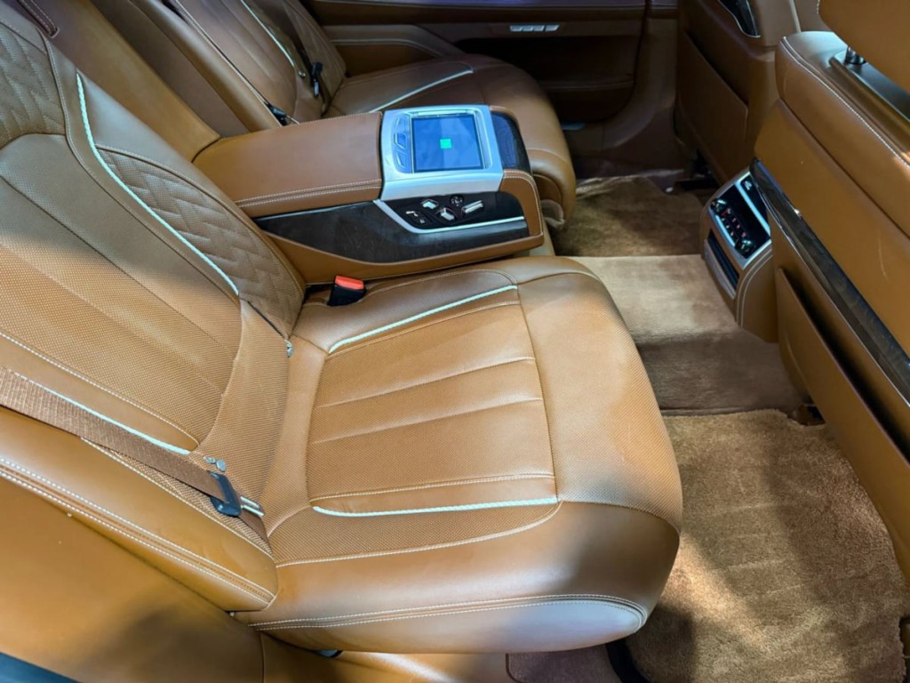 2018 BMW 7 Series Image 32