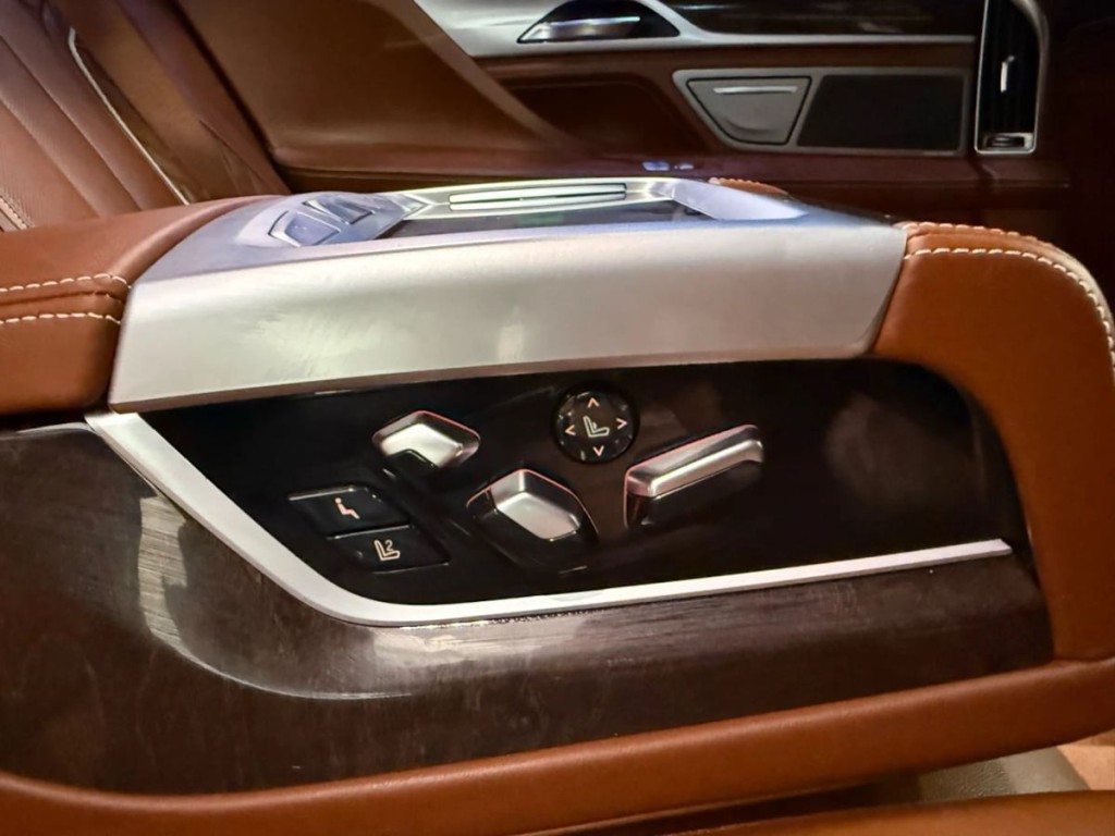 2018 BMW 7 Series Image 34
