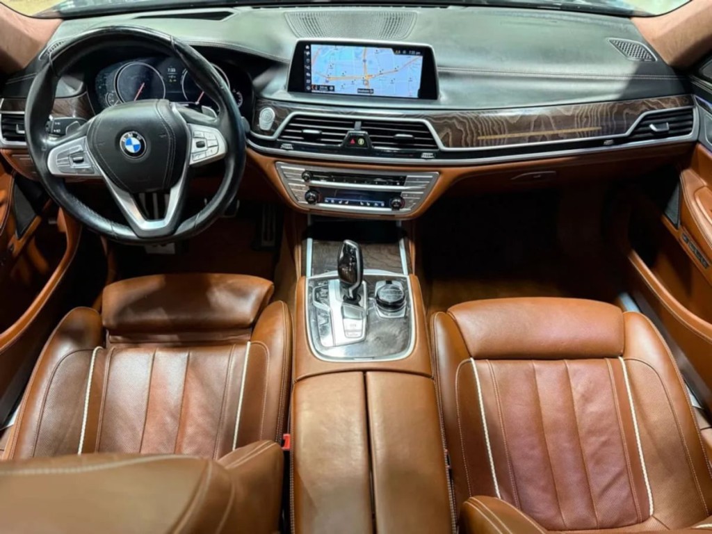 2018 BMW 7 Series Image 16