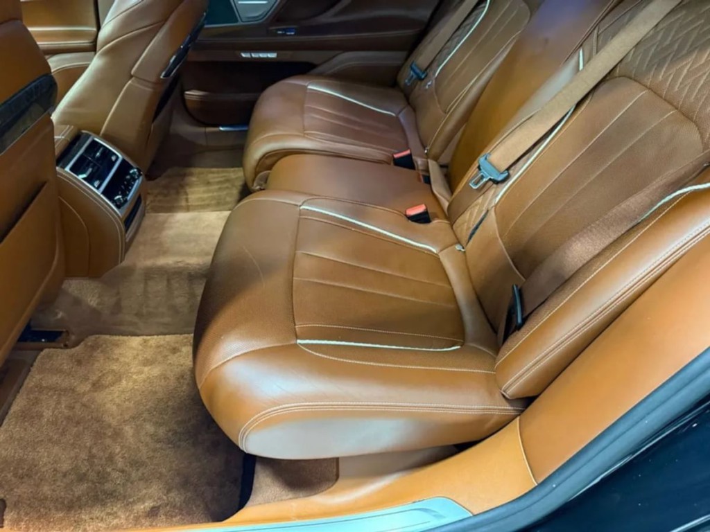 2018 BMW 7 Series Image 27