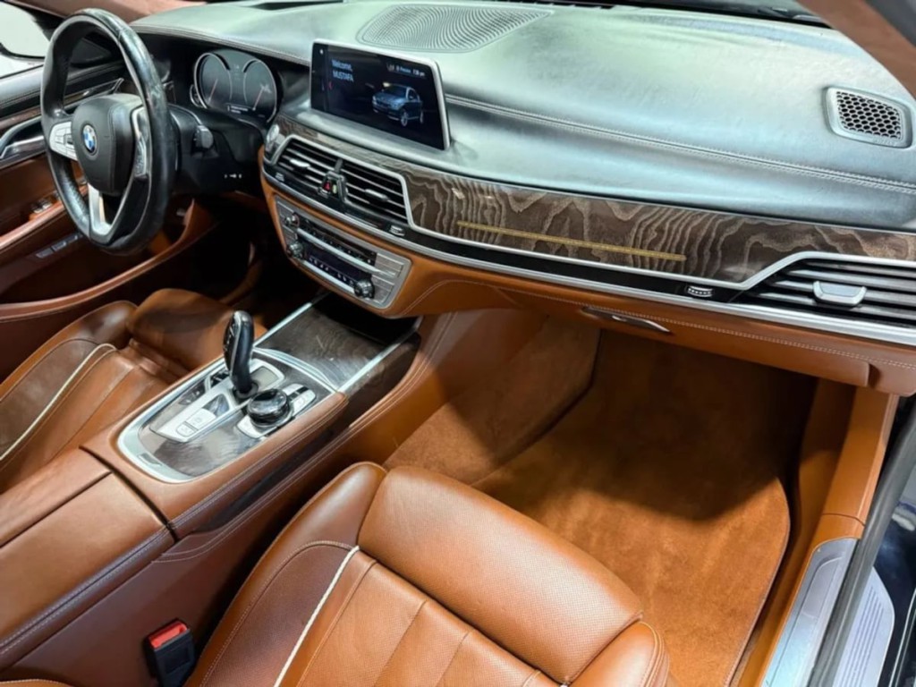 2018 BMW 7 Series Image 29