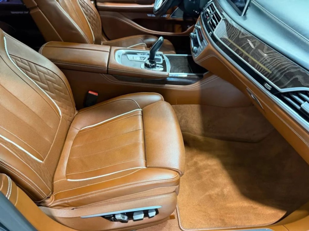 2018 BMW 7 Series Image 30