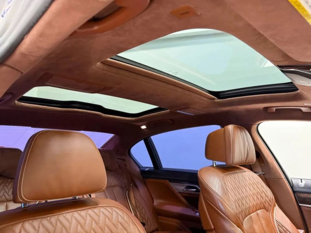 2018 BMW 7 Series Image 32