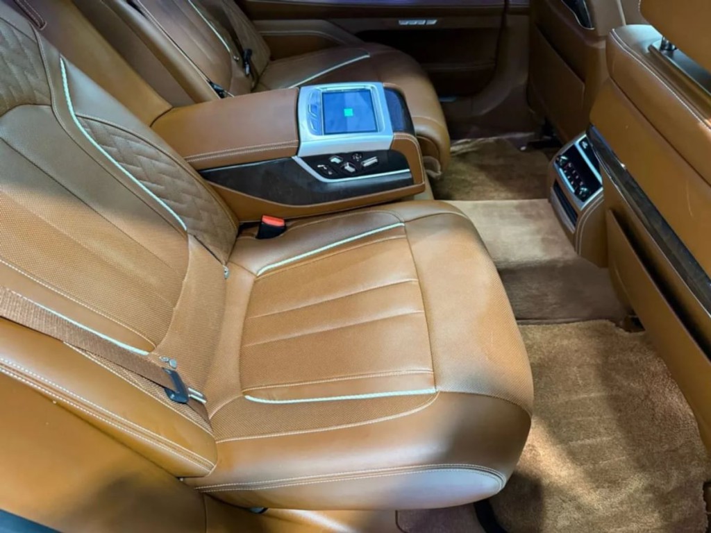 2018 BMW 7 Series Image 33