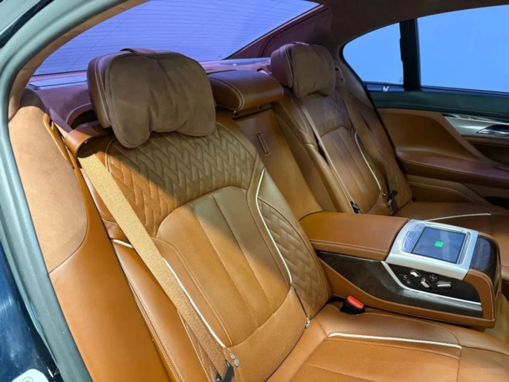 2018 BMW 7 Series Image 34