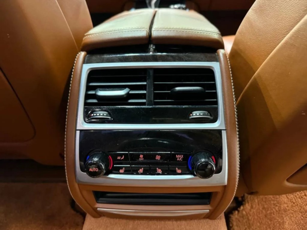 2018 BMW 7 Series Image 37