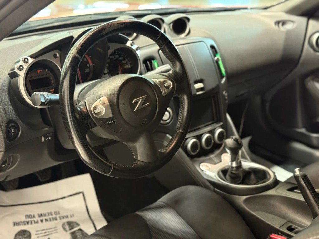 2014 Nissan 370Z Image 12