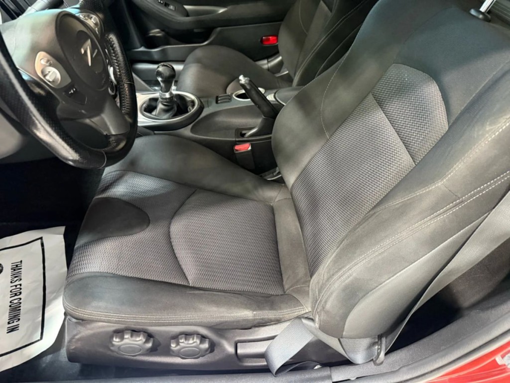 2014 Nissan 370Z Image 22