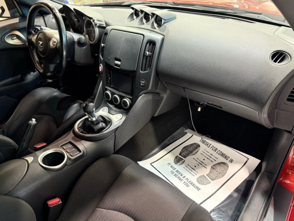 2014 Nissan 370Z Image 24