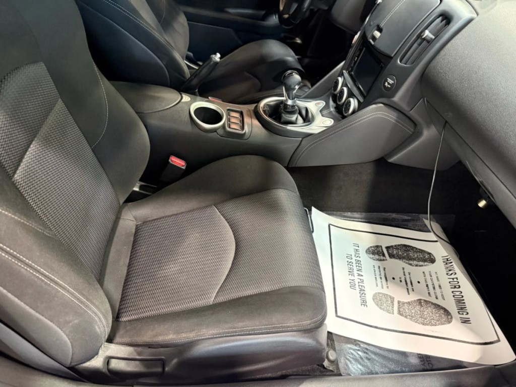 2014 Nissan 370Z Image 25