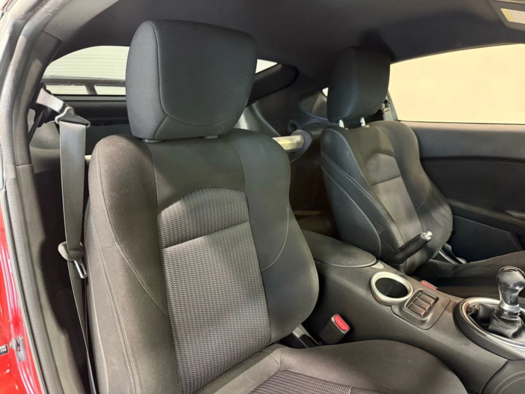 2014 Nissan 370Z Image 26