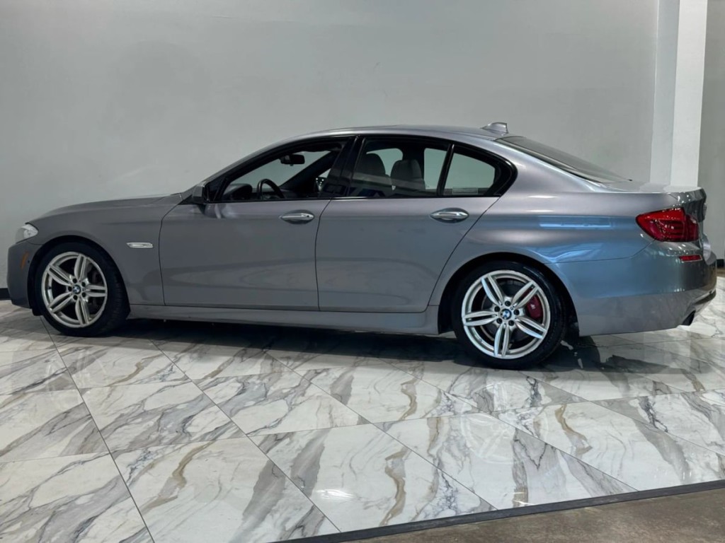 2013 BMW 5 Series Image 9