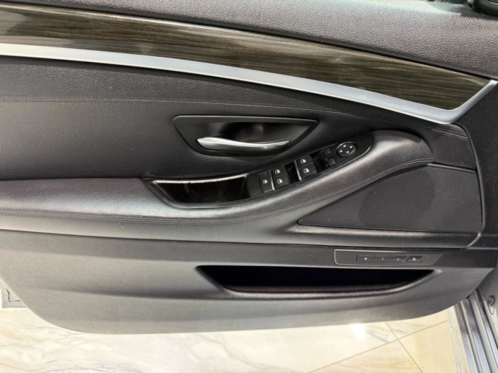2013 BMW 5 Series Image 10