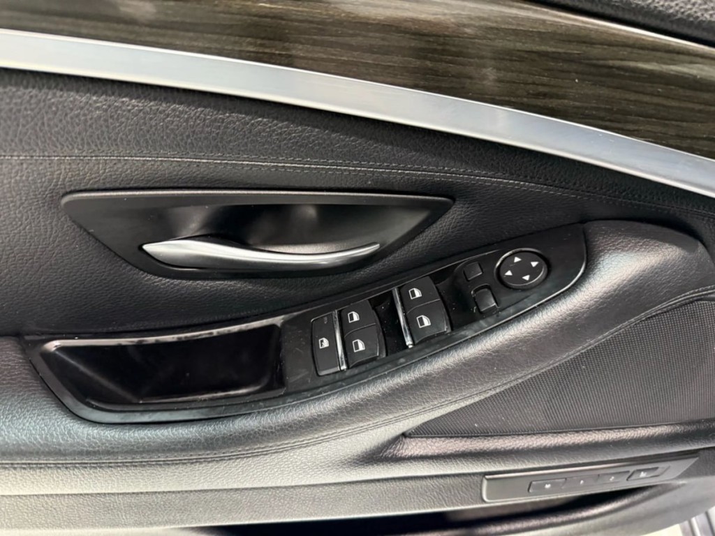 2013 BMW 5 Series Image 11