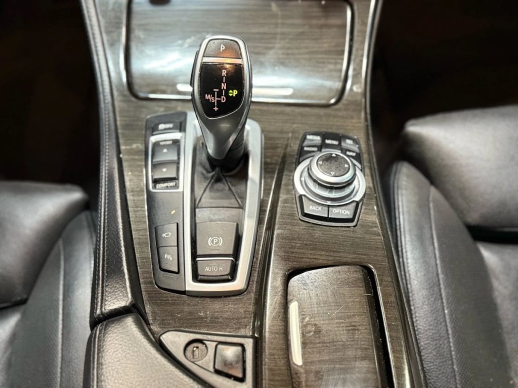 2013 BMW 5 Series Image 16