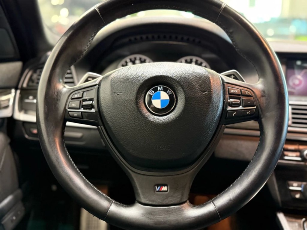 2013 BMW 5 Series Image 17