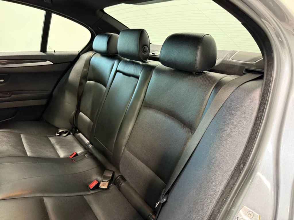 2013 BMW 5 Series Image 26