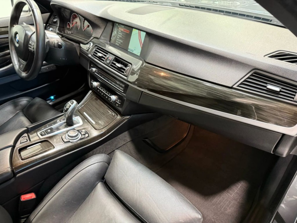 2013 BMW 5 Series Image 27