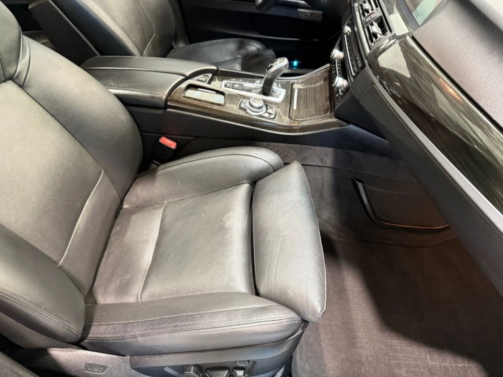2013 BMW 5 Series Image 28