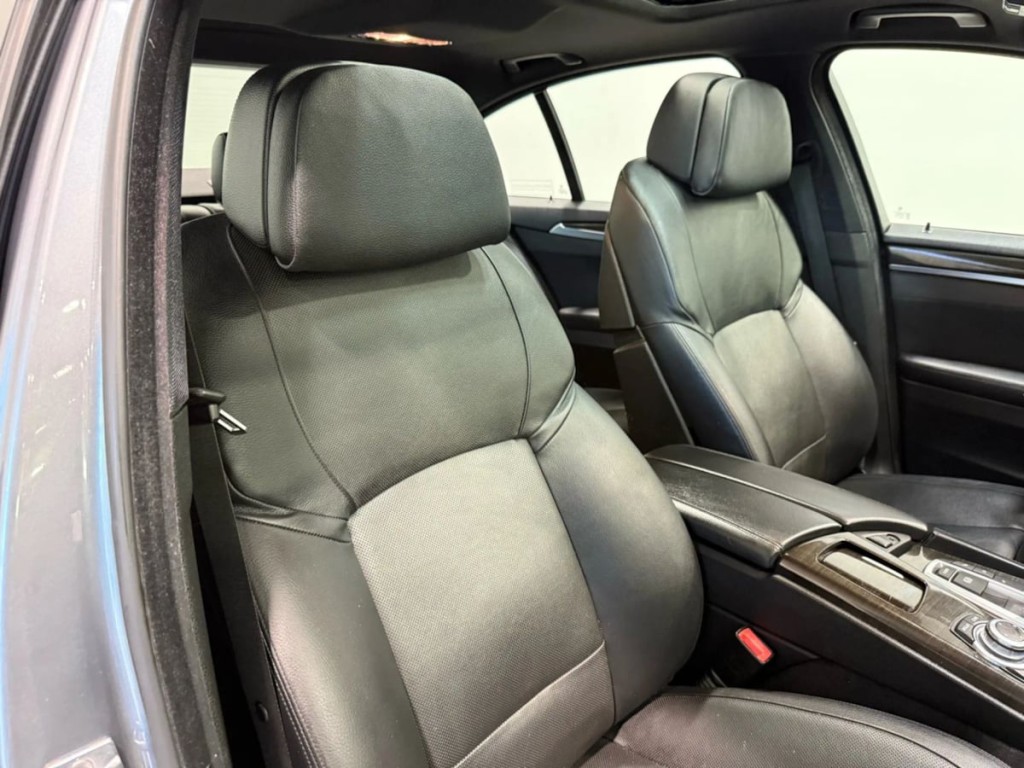 2013 BMW 5 Series Image 29