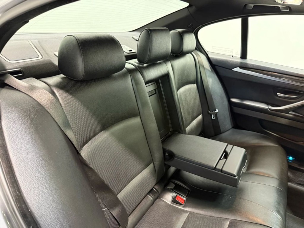 2013 BMW 5 Series Image 32