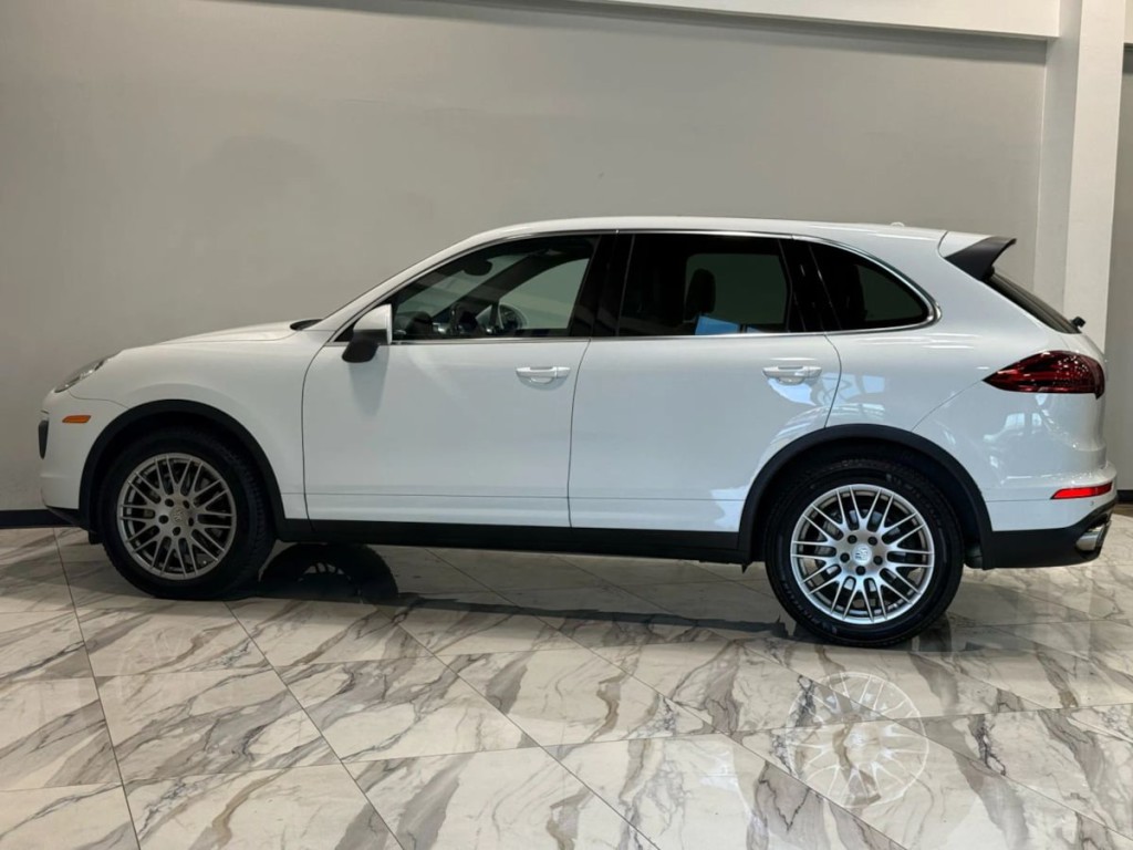 2015 Porsche Cayenne Image 9