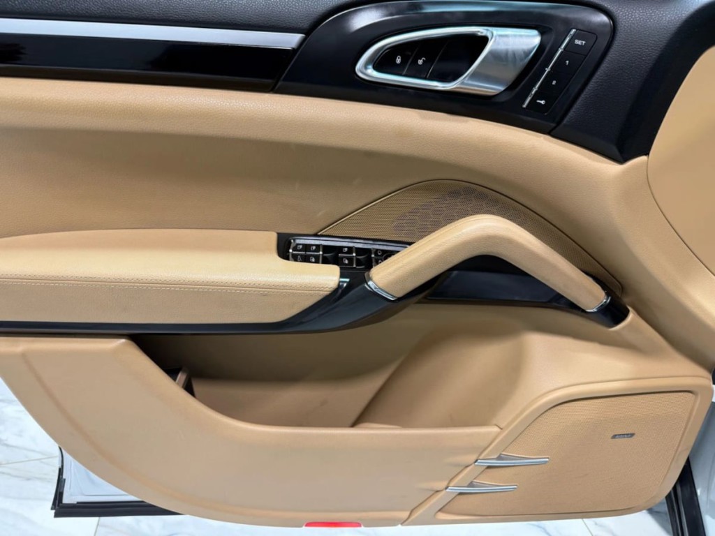 2015 Porsche Cayenne Image 11
